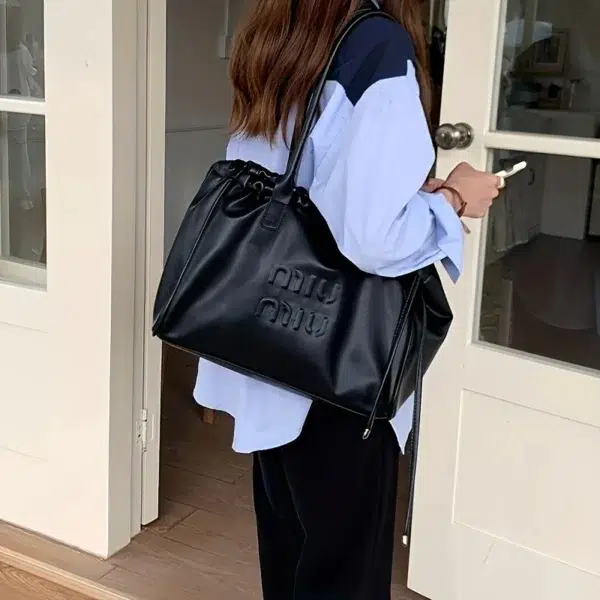 Middle East special high-capacity bag women 2024 niche design new soft leather tote bag for commuting students class single shou - Image 3