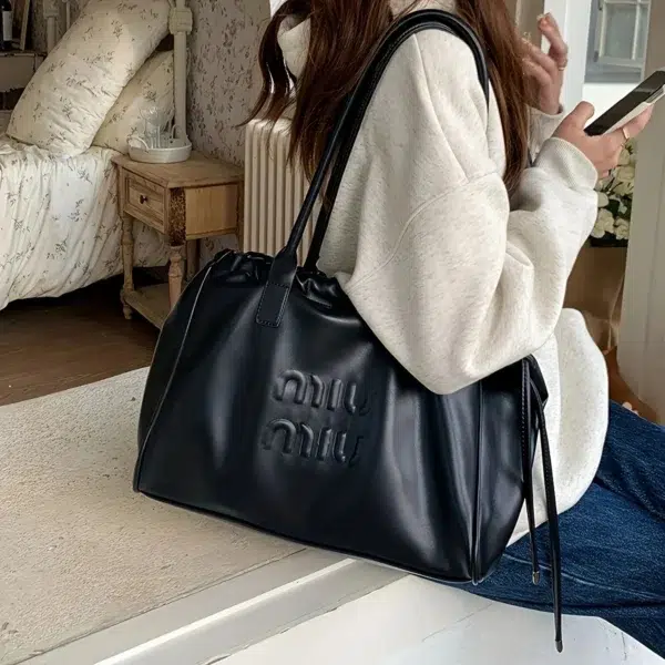 Middle East special high-capacity bag women 2024 niche design new soft leather tote bag for commuting students class single shou