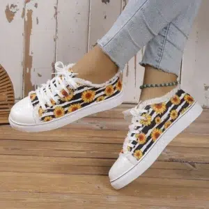 Women's Skull Bat Pattern Vulcanized Shoes Shoes Flat Shoes Fashion Lace Up Sneakers Female Casual Breathable Canvas Shoe 2024